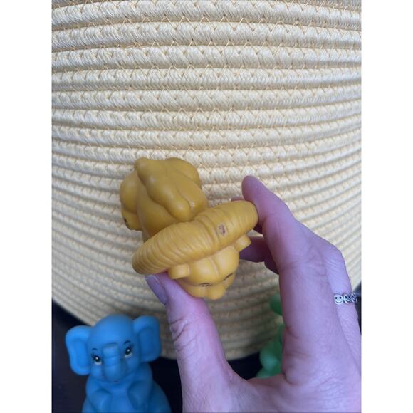 Vintage Rubber Squeaky Toy Lot Elephant Lion Monkey Taiwan - Picture 6 of 7